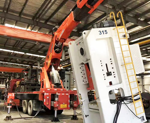 三亚附近随车吊出租，轻松解决运输难题