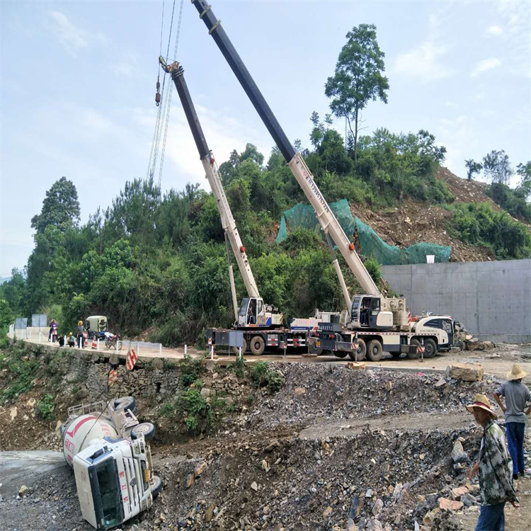 三亚汽车掉沟里叫吊车救援要多少钱